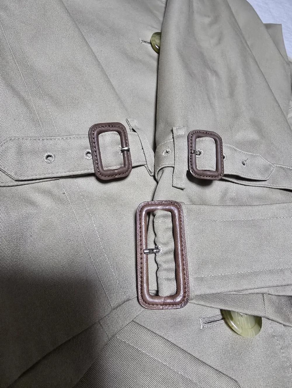 Burberry Classic Beige Double-Breasted Trench Coat with Check Lining - Picture 11 of 12